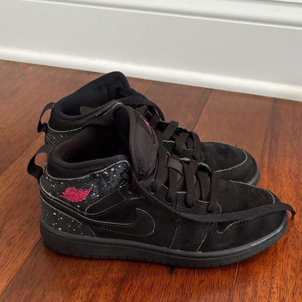 Nike Kids Jordan Airs Size 2Y Black and Pink Sneakers